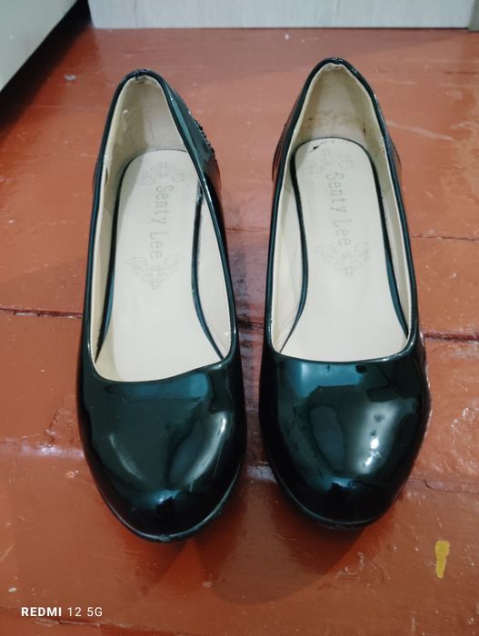 Tufli srochna sotiladi