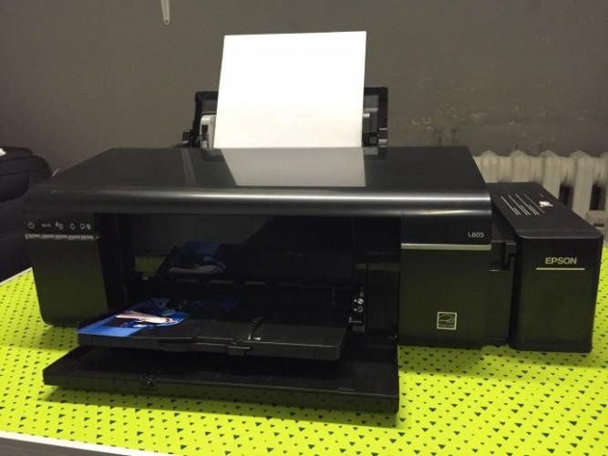 Продаю цветной принтер Epson L805.
Отличное состояние, печатает ярко и