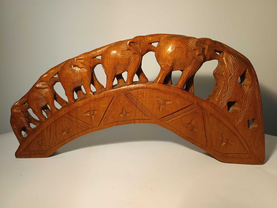 Grup statuar cu elefanti  sculptat  manual din lemn de teak. 41cm
