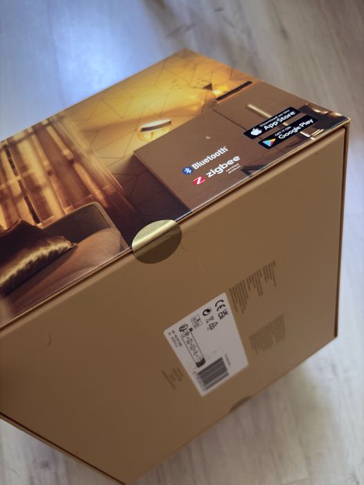 Lampa LED RGB inteligenta Philips Hue Iris, Gold *NOUA*