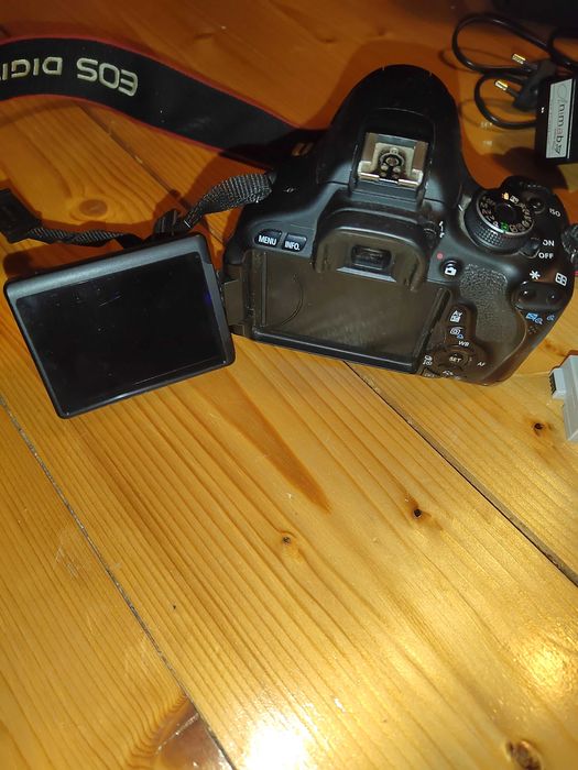 Фотоапарат Canon EOS 600D Full-HD EOS video