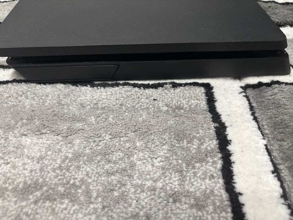 Ps4, 2 console si cabluri pt PlayStation