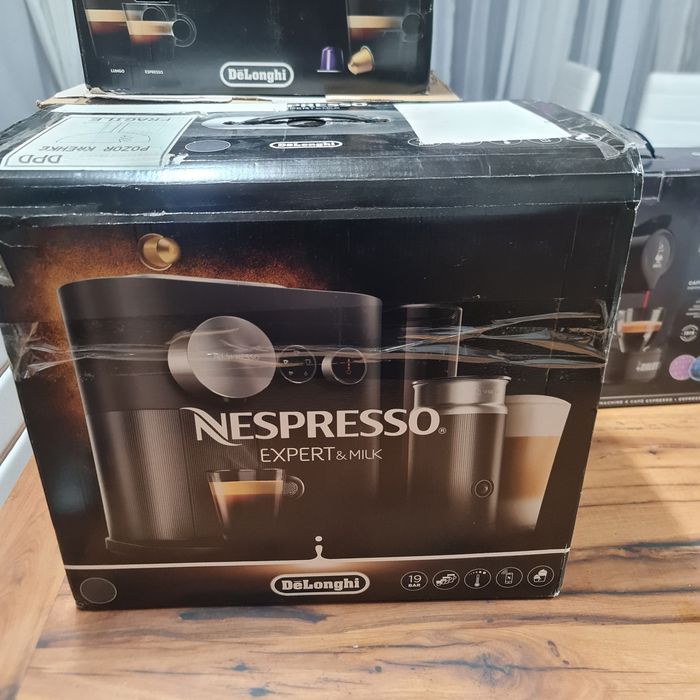Vând aparat cafea nespresso expert&milk