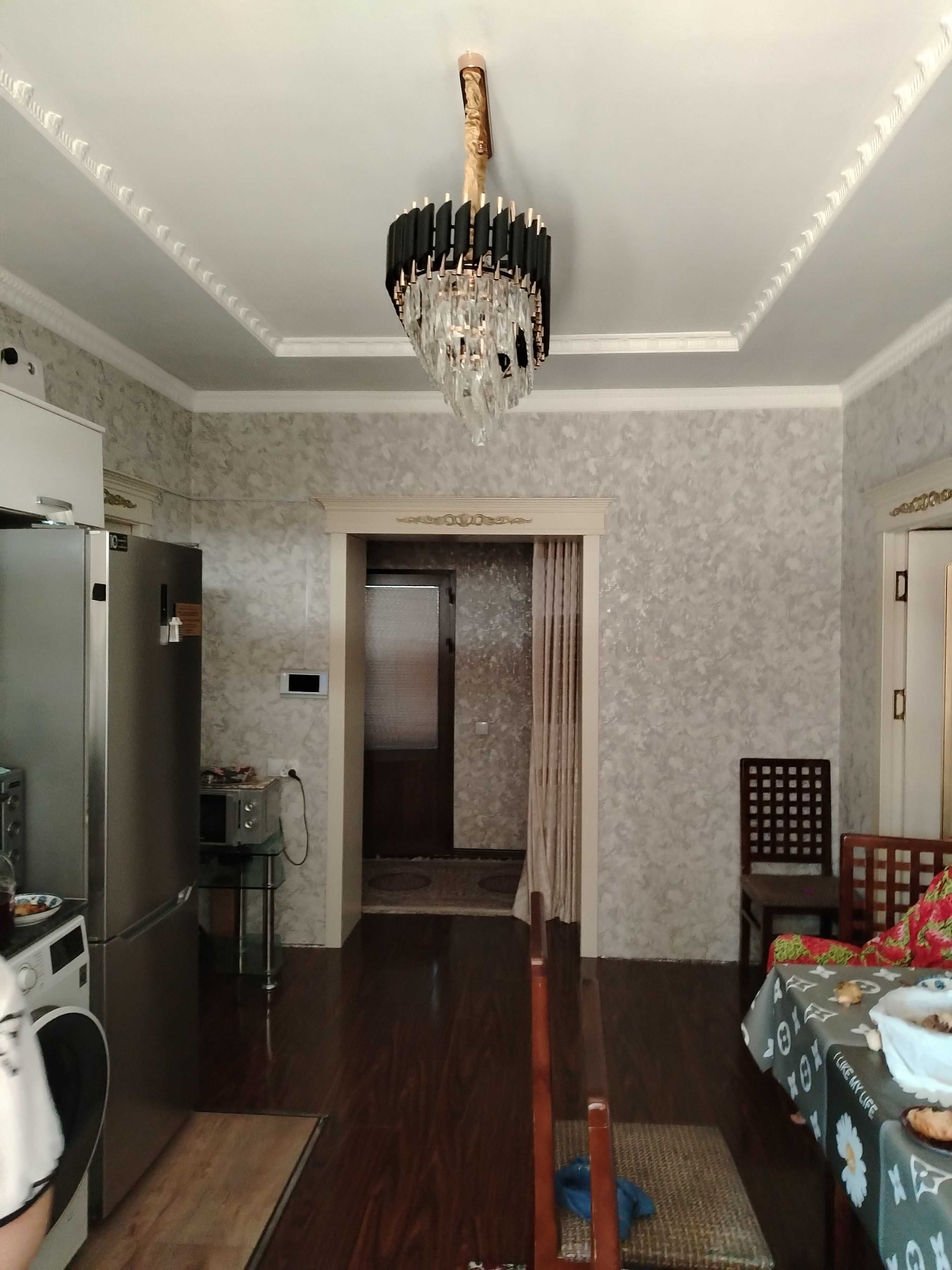 Hovli sotiladi 1.5 sotix fayzli honadon narxini Kelishtiramiz