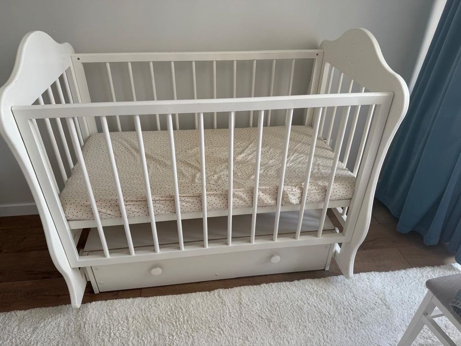 Детская кровать с маятником.