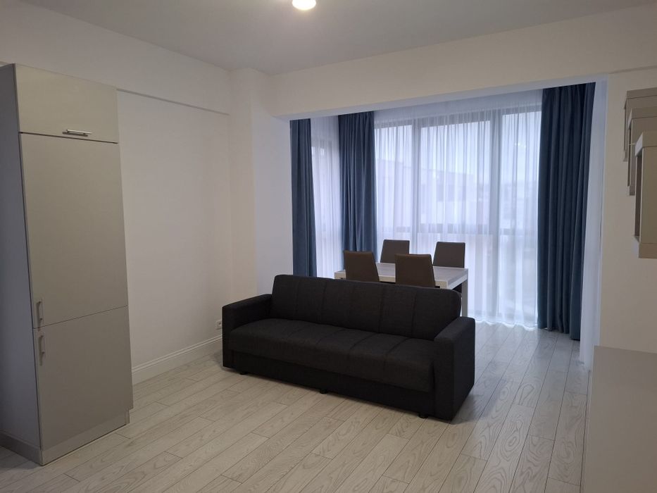 Vând apartament cu trei camere în bloc nou mobilat si utilat