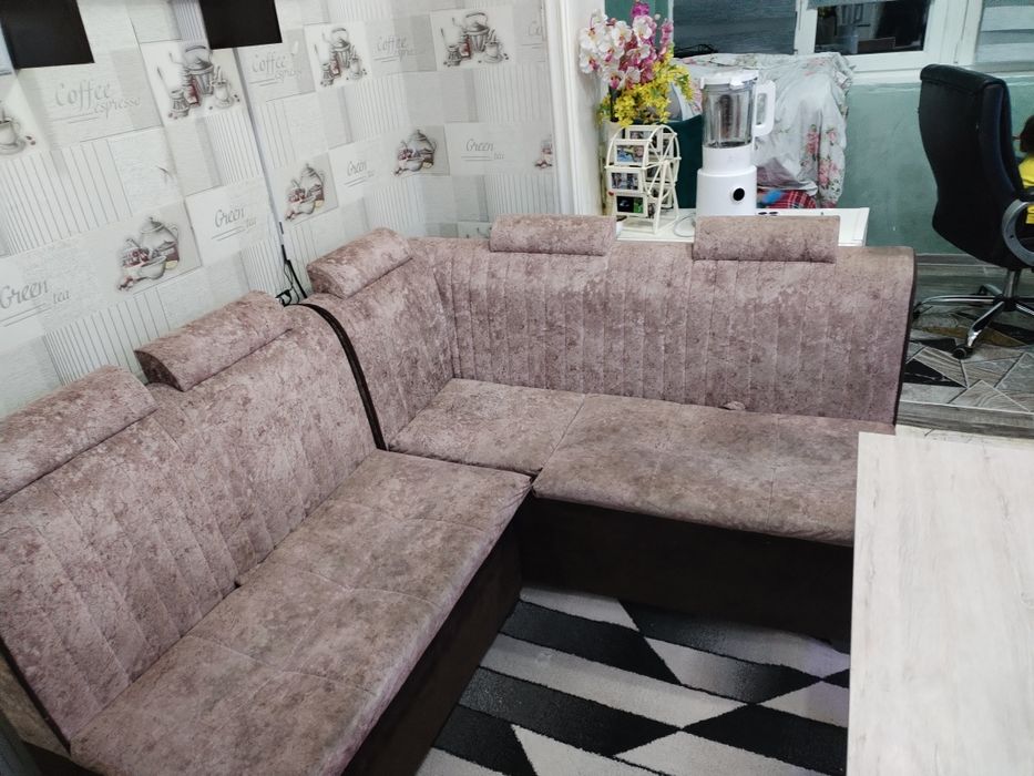 Мягкий кухонный уголок