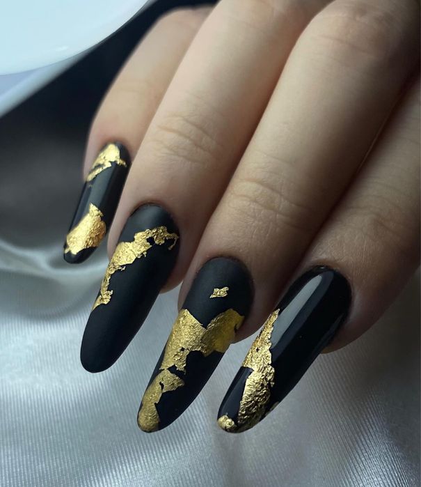 Unghii cu gel și ojă semi