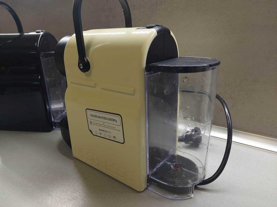 Кафе машина Delonghi за неспресо капсули(перфектно състояние)