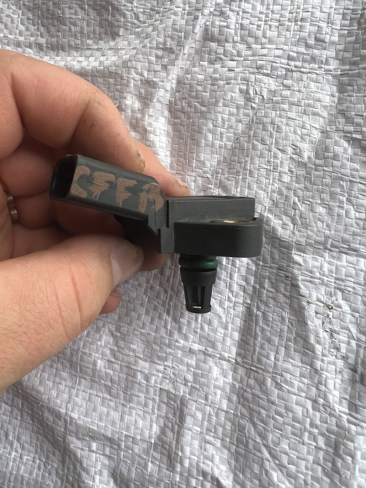 Senzor presiune aer supraalimentare cod motor cffb 0 281 002 977