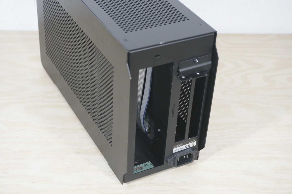 ITX SFX SFF Кутия Lian Li Dan A4 v2 - PCIe 3.0 riser / вкл ДДС