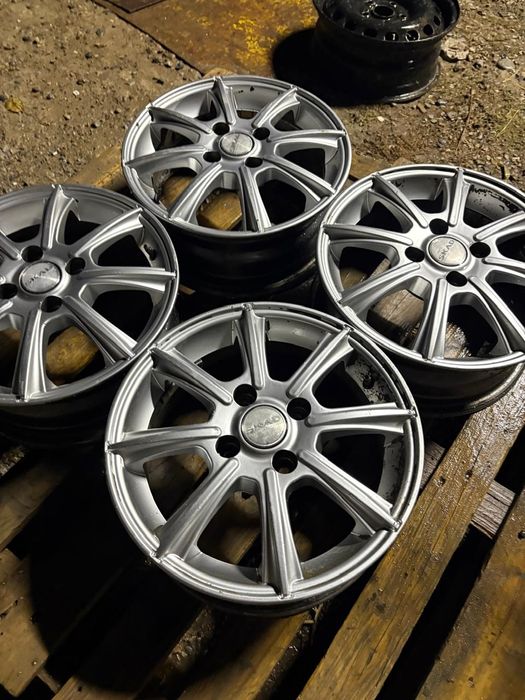 Срочно продам диски в идеале. Без грубых дефекта. Подойдет на опель ве