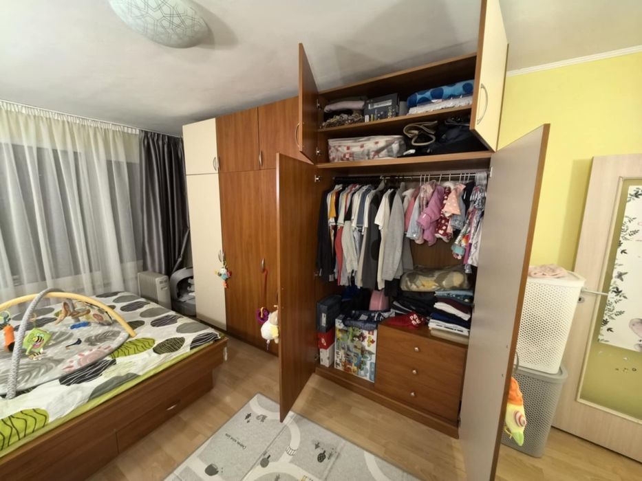 Петкрилен гардероб