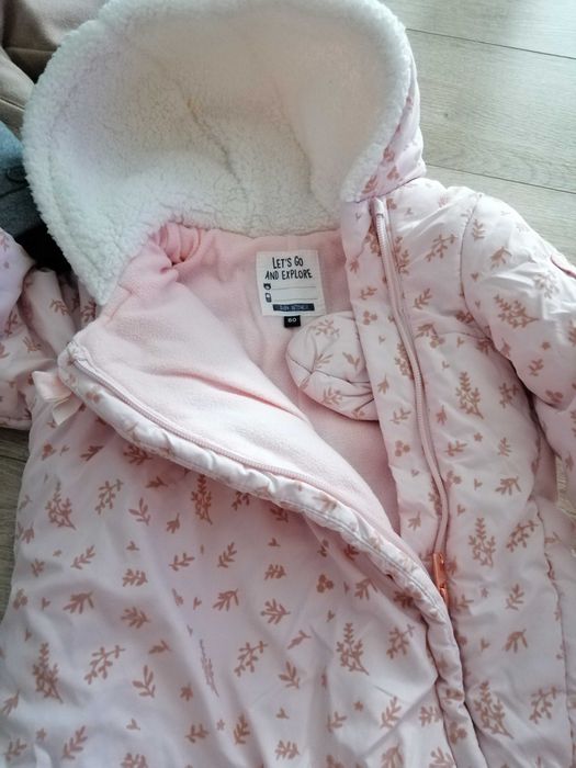 Salopeta fetita de iarna