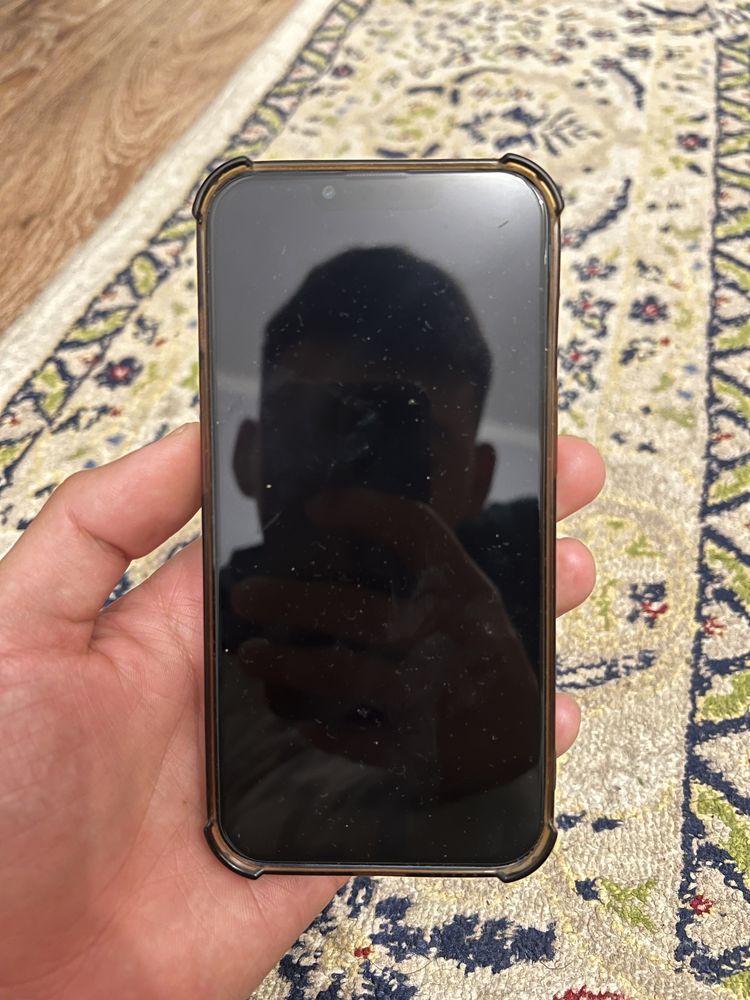 Продам  Айфон 13