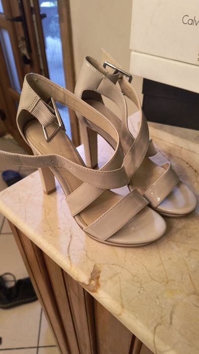 Sandale bej  Calvin Klein, cu toc, din piele naturala