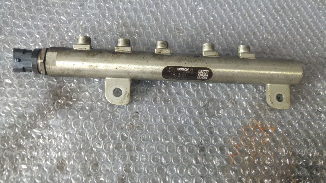 rampa injectoare fiat bravo croma multipla stilo alfa romeo 147 159 opel astra h zafira b 1.9 jtd 0445214095