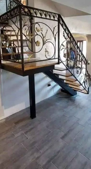 Facem scări de interior orice model dorește clientul ne deplasăm oriun