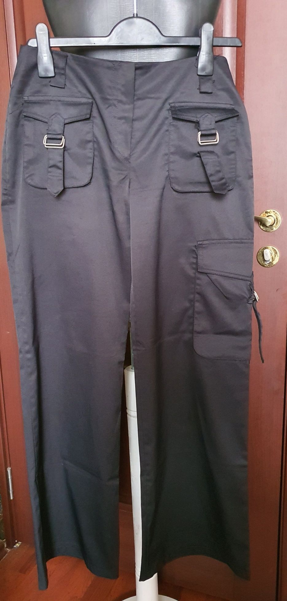 Pantaloni negri de fas cu buzunare frontale