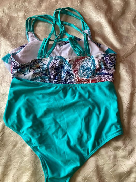 Бански с дълбока талия