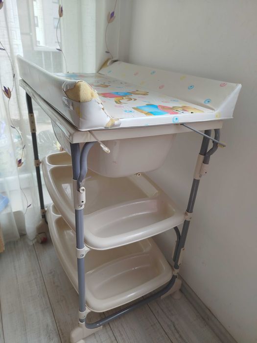 Masă pentru înfășat bebe 2in1 + cădita incorporata