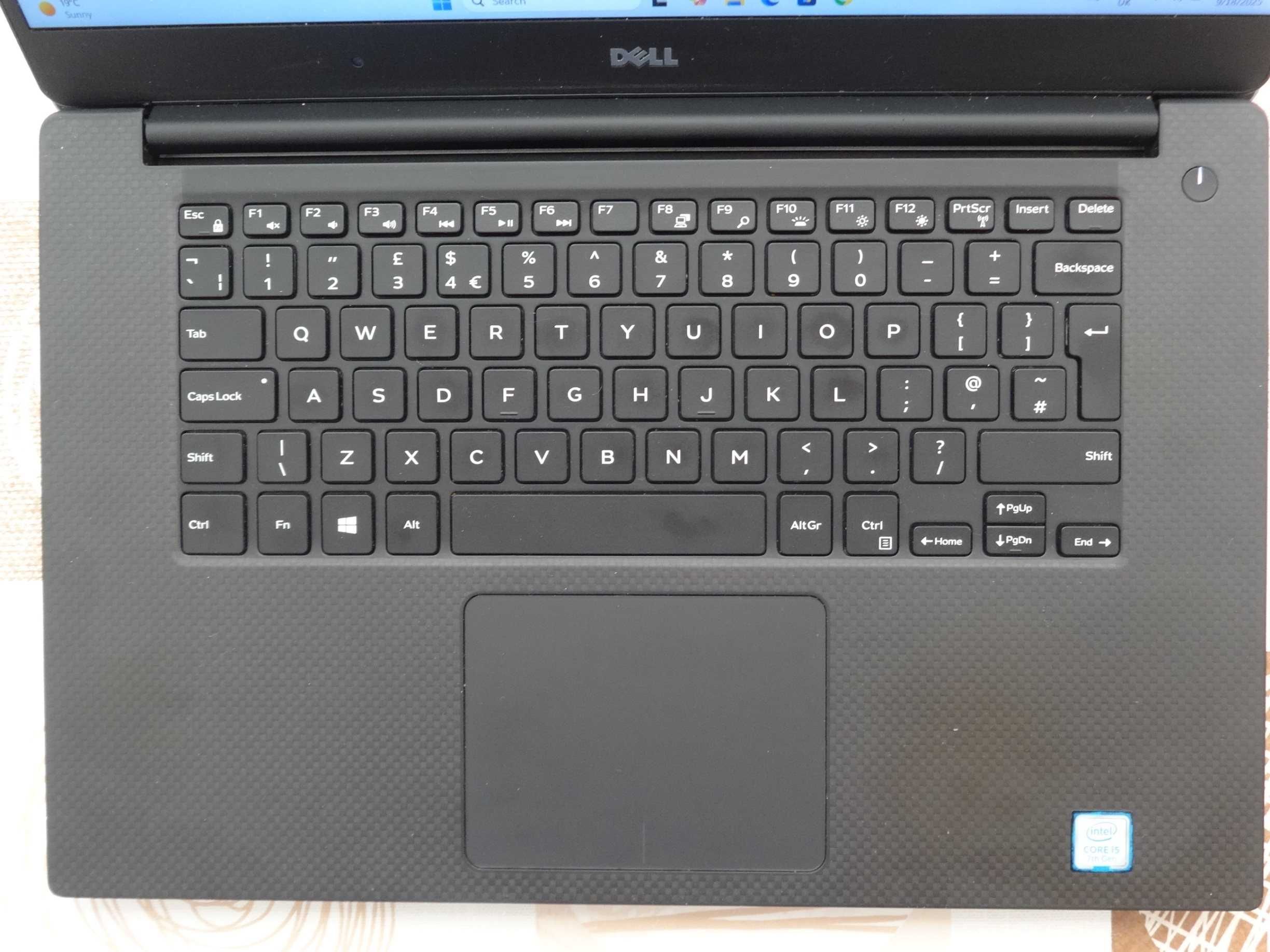 Лаптоп Dell XPS 15 9560 - 15.6"- i5 7300HQ 2.5Ghz/16GB RAM/SSD 256GB