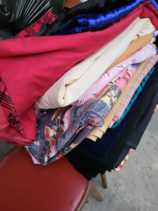 Ткани разные  много.