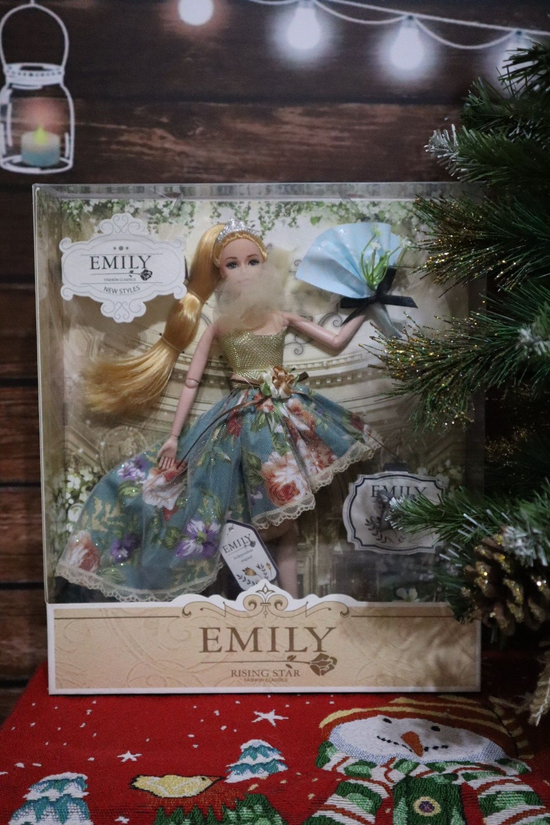 Подарки. Кукла. Кукла шарнирная. Кукла в коробке. Emily. Кукла.