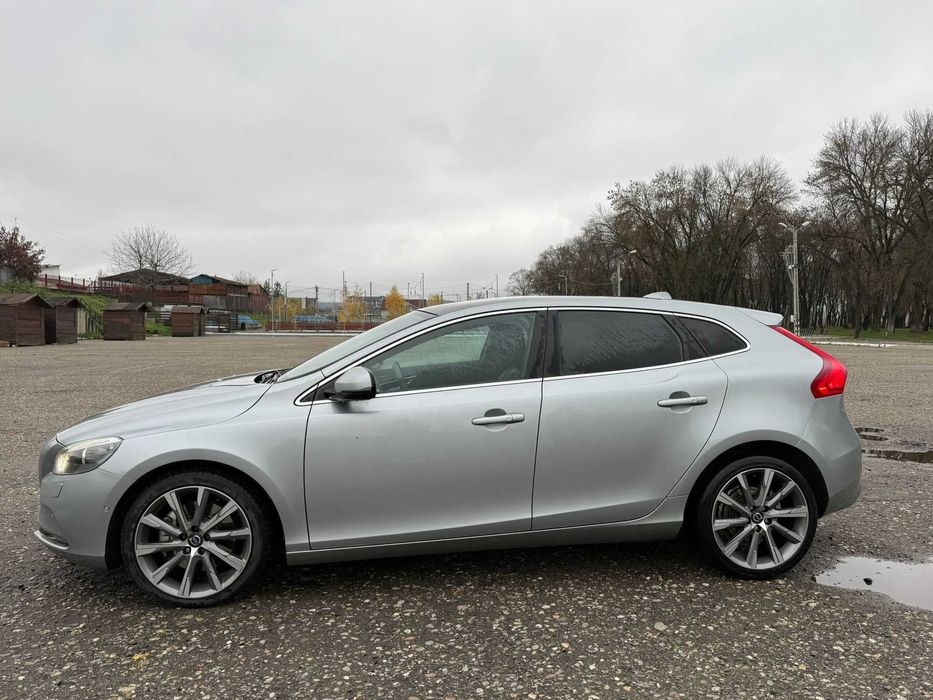 Vând Volvo V40 D4 2.0 190 Cai