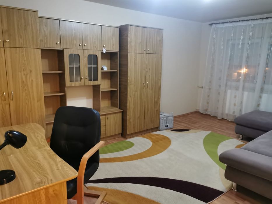 Închiriez apartament 2 camere decomandat – zona Nufărul, etajul 2