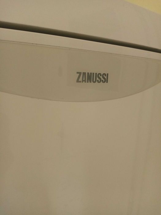 Хладилник с фризер Zanussi