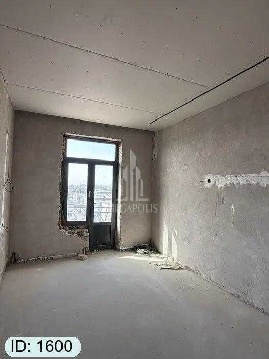 Sharq 1 da 3 xona kvartira sotiladi №1600