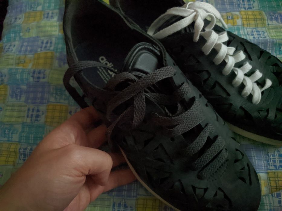Adidasi decupati (Adidas)