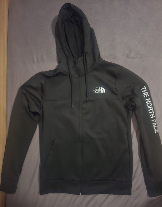 Горница със анцуг на North Face
