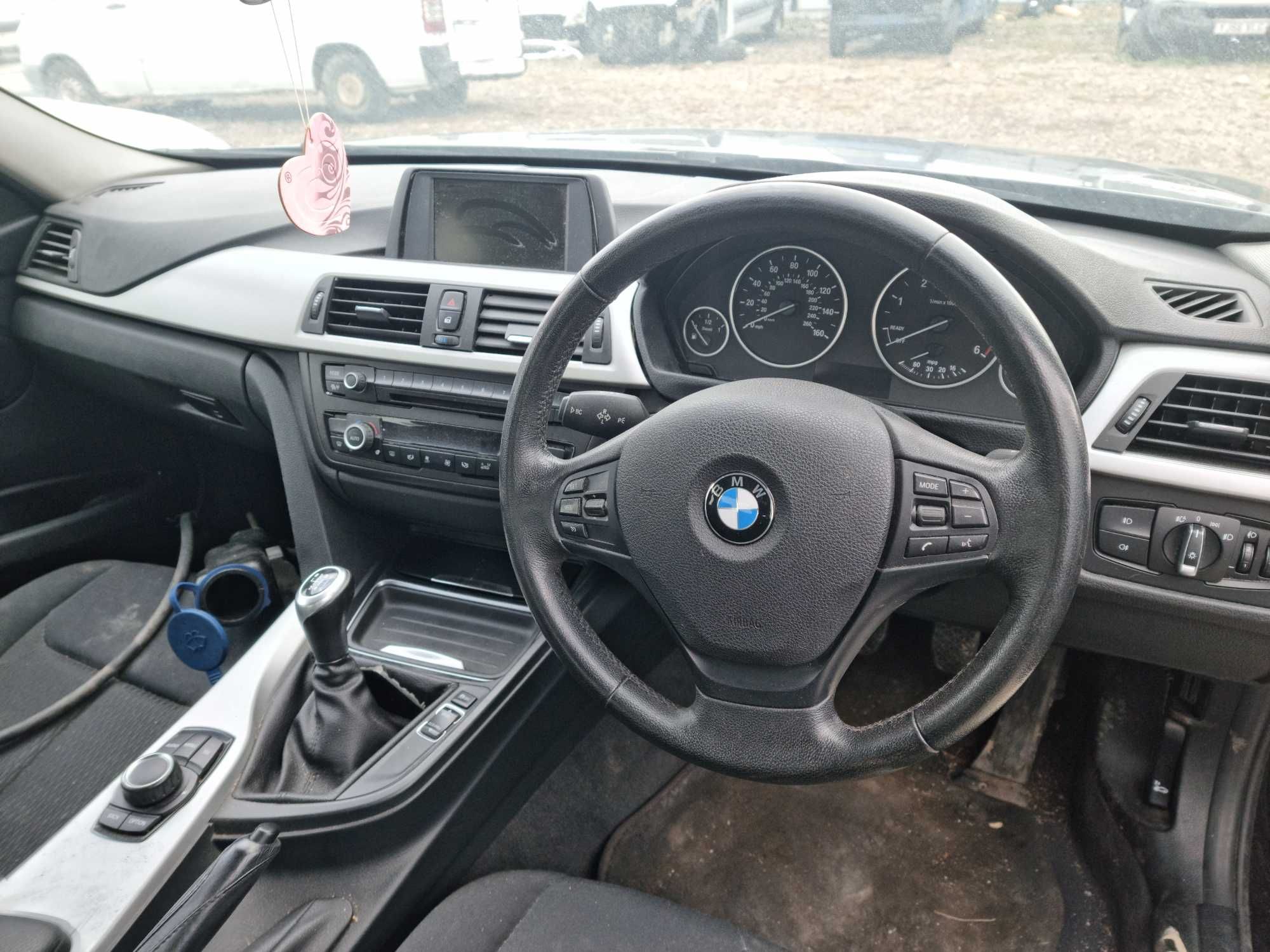 Bara fata spate capota grila trager radiator far aripa oglinzi bmw f30