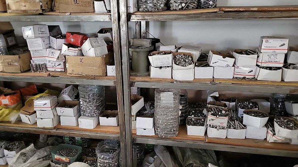 Нержавеющие метизы (болты, гайки, 
шайбы, шпильки)  (оптом)