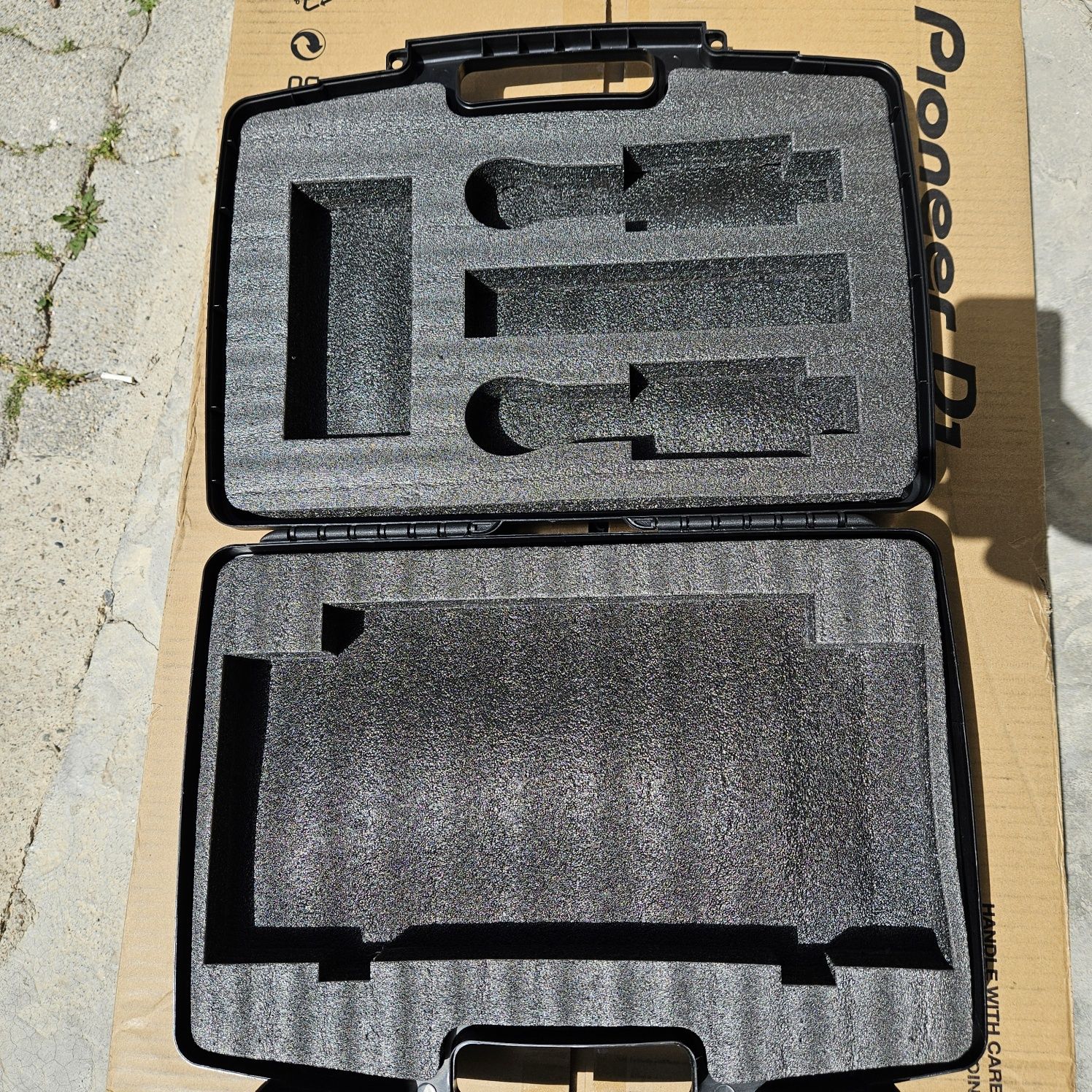 Нови Куфари за микрофон Shure, sennheiser