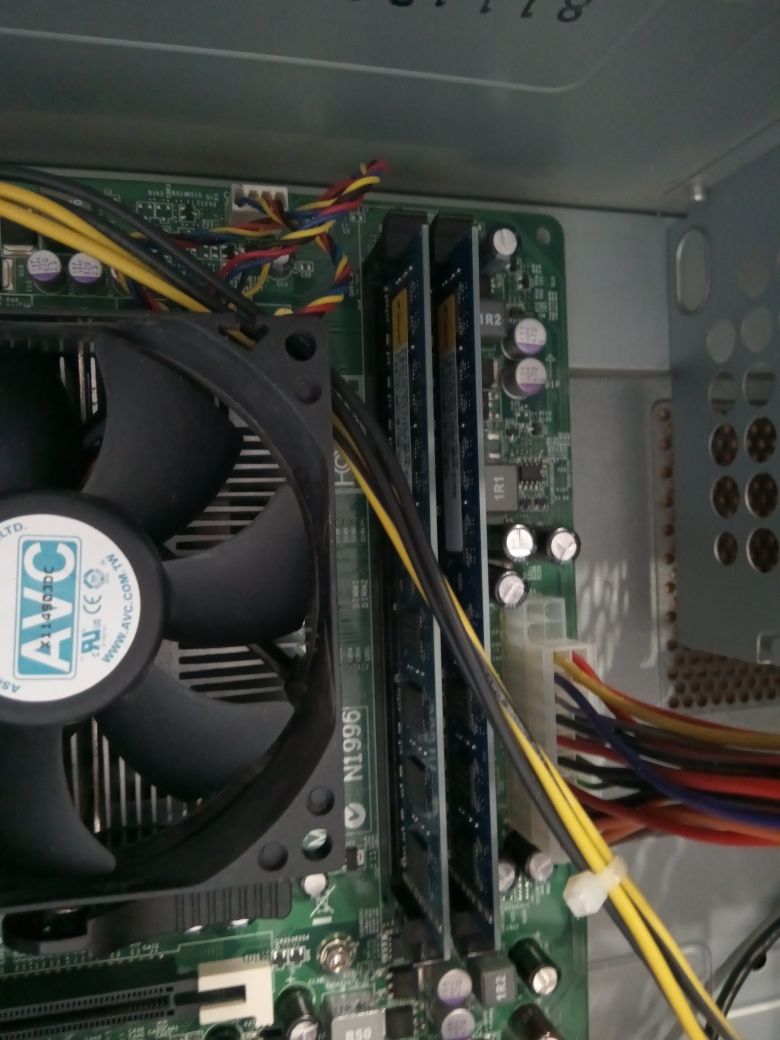 Medion MT14 MED MT747G AMD A8-3820,4GB RAM DDR3,HDD 500 GB