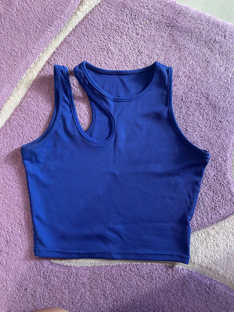 Потници от Pull and Bear и Shein