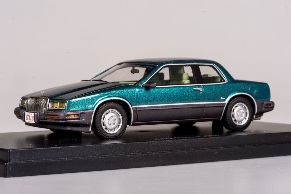 1/43 macheta Buick Riviera 1988 - BoS models