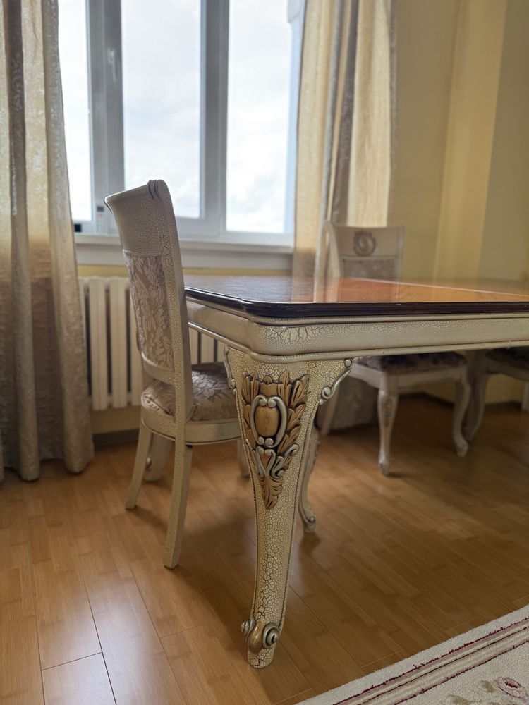 Продается стол и стулья