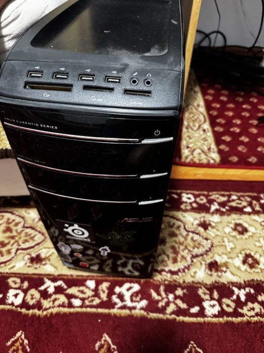 Vand laptop + pc , monitor , tastatura