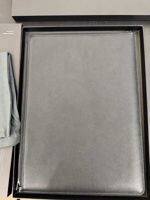 Husa din piele premium, pentru Macbook Pro 16’ - WOOLNUT