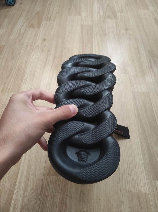 Versace chain reaction medusa print