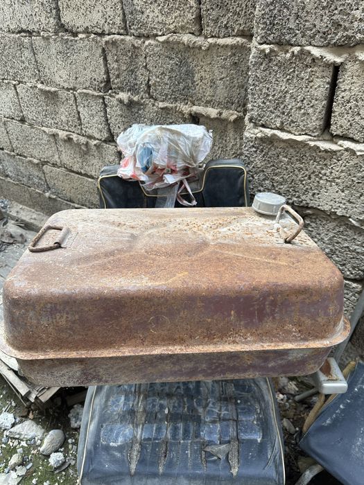 , Радио    Магнитофон , все из 90 тых , канистра железный для бензина