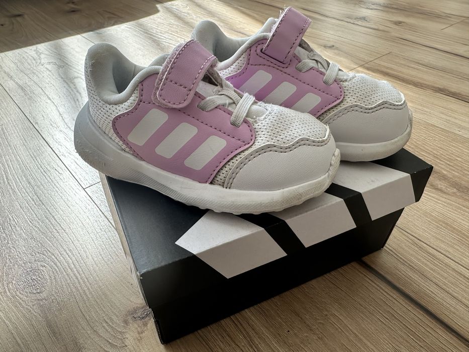 Маратонки Adidas, 22 размер