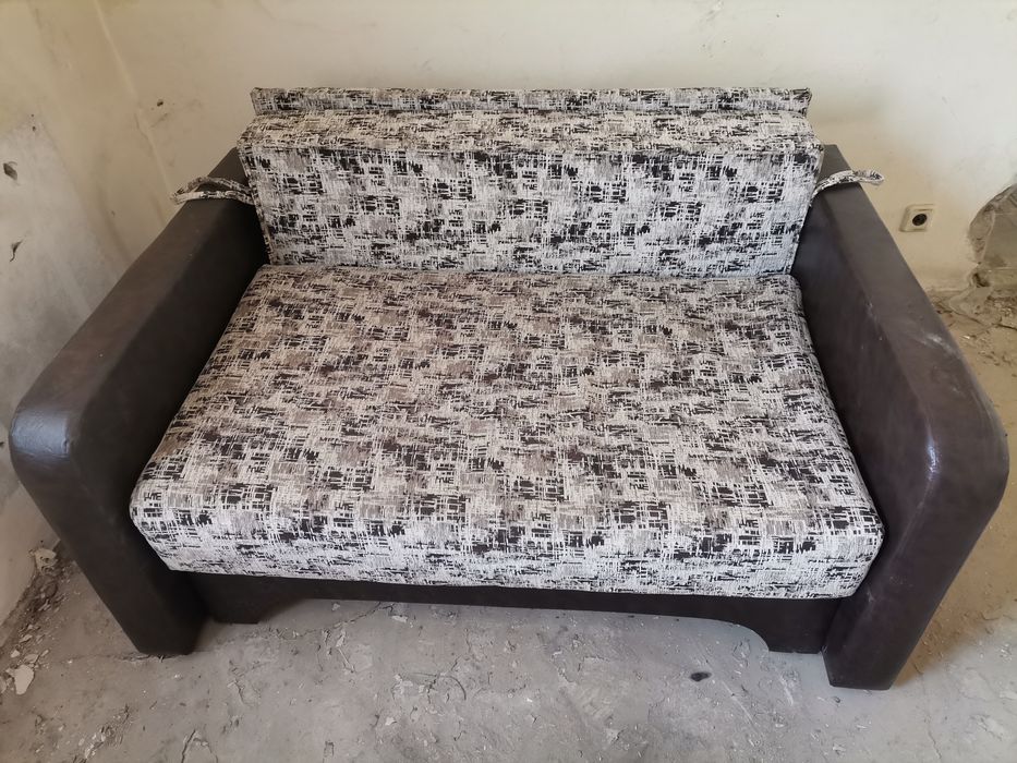 Canapea extensibilă de doua persoane in stare perfecta.