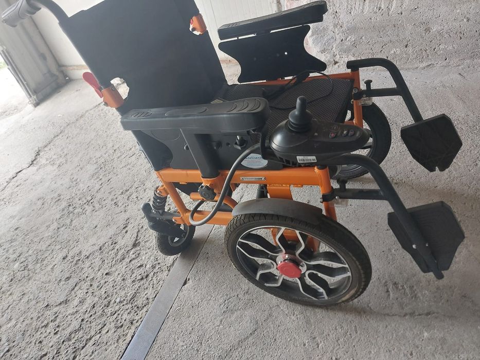 Carucior invalizi electric tracțiune față
