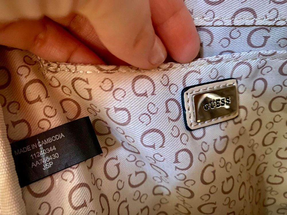 Дамска раница Guess