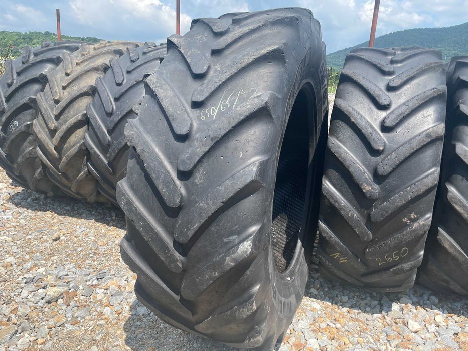 650/65r42 anvelopa uzata second Pt tractor New Holland T8 spate